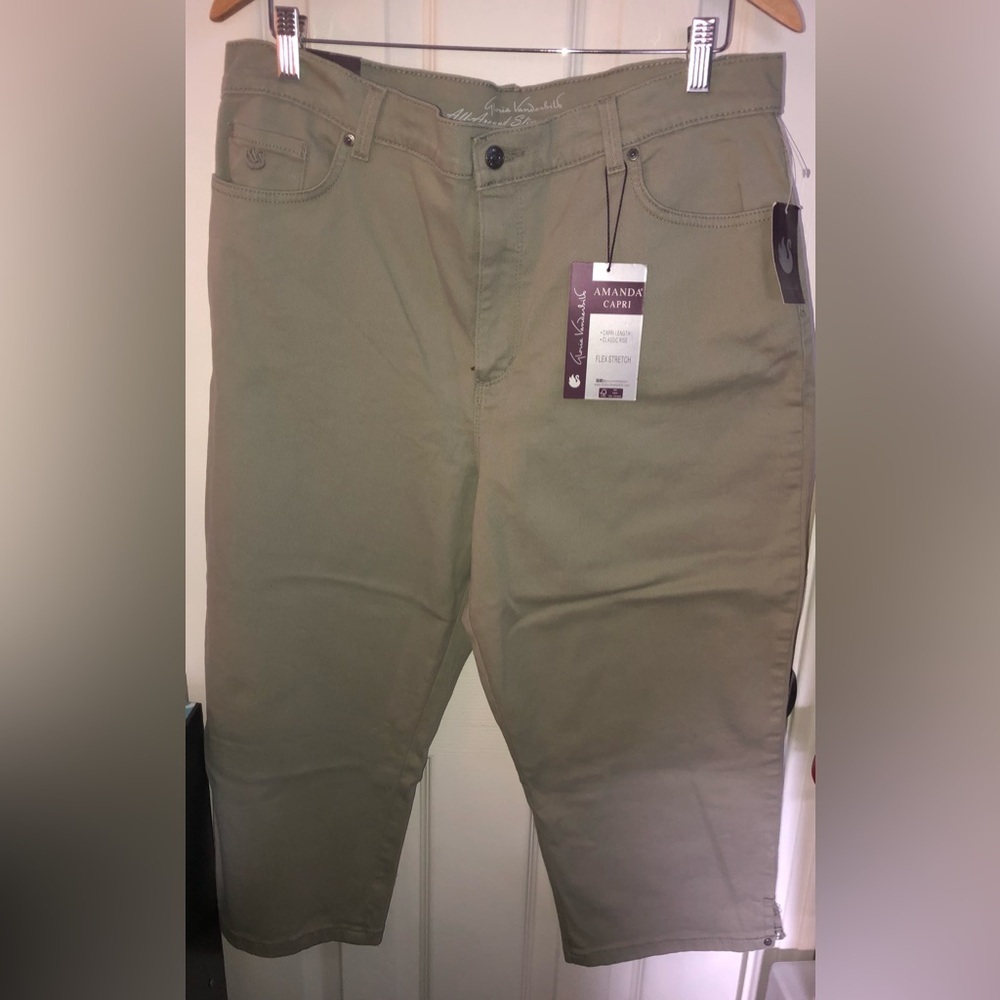 Gloria Vanderbilt Olive Green Capri Pants - Picture 7 of 13